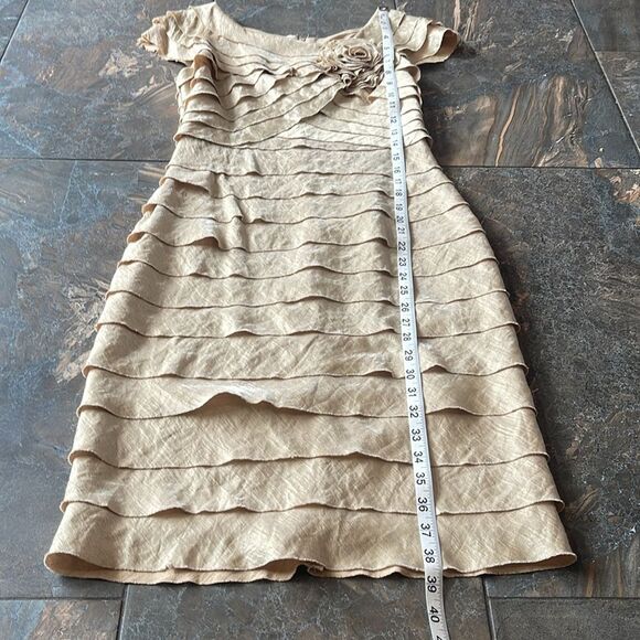 London Times Women's Corsage Shimmer Shutter Dress, Champagne, size 6 - Picture 8 of 13